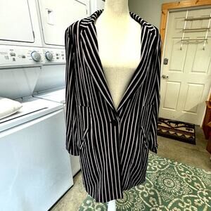 TORRID Studio Crepe Longline  Blazer Size 2XL, Work Wear, Blazer,Beetlejuice